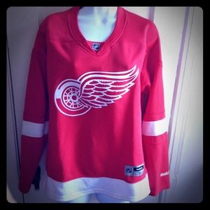 Red wings jersey